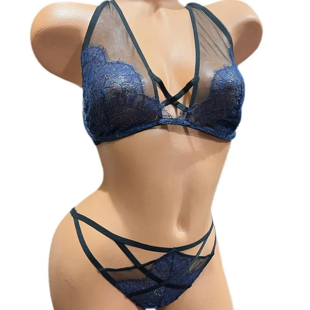 Victorias Secret Very Sexy Set Unlined plunge bra & cheekini panty metallic lace
